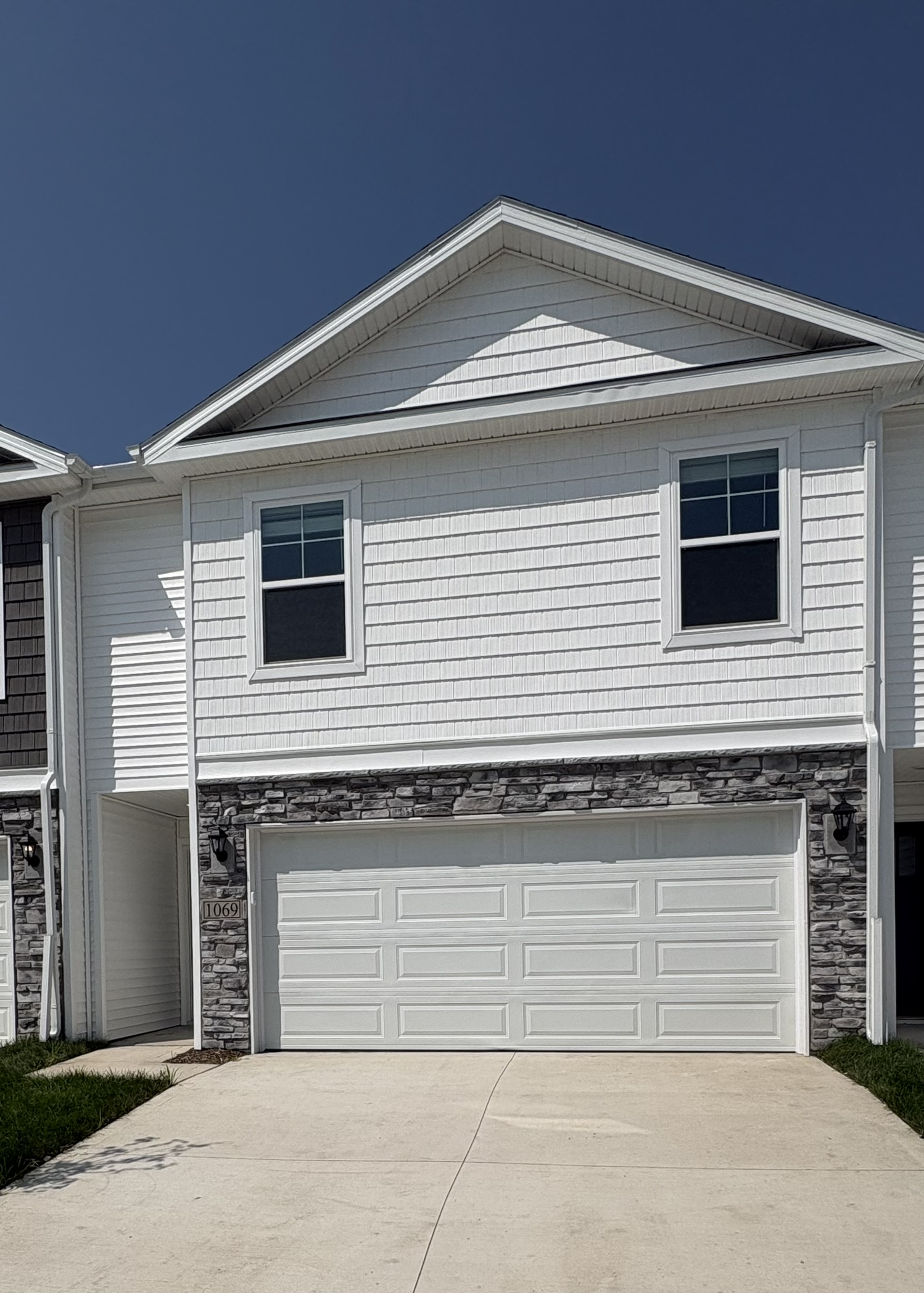 1069 Daisy Lane - 1